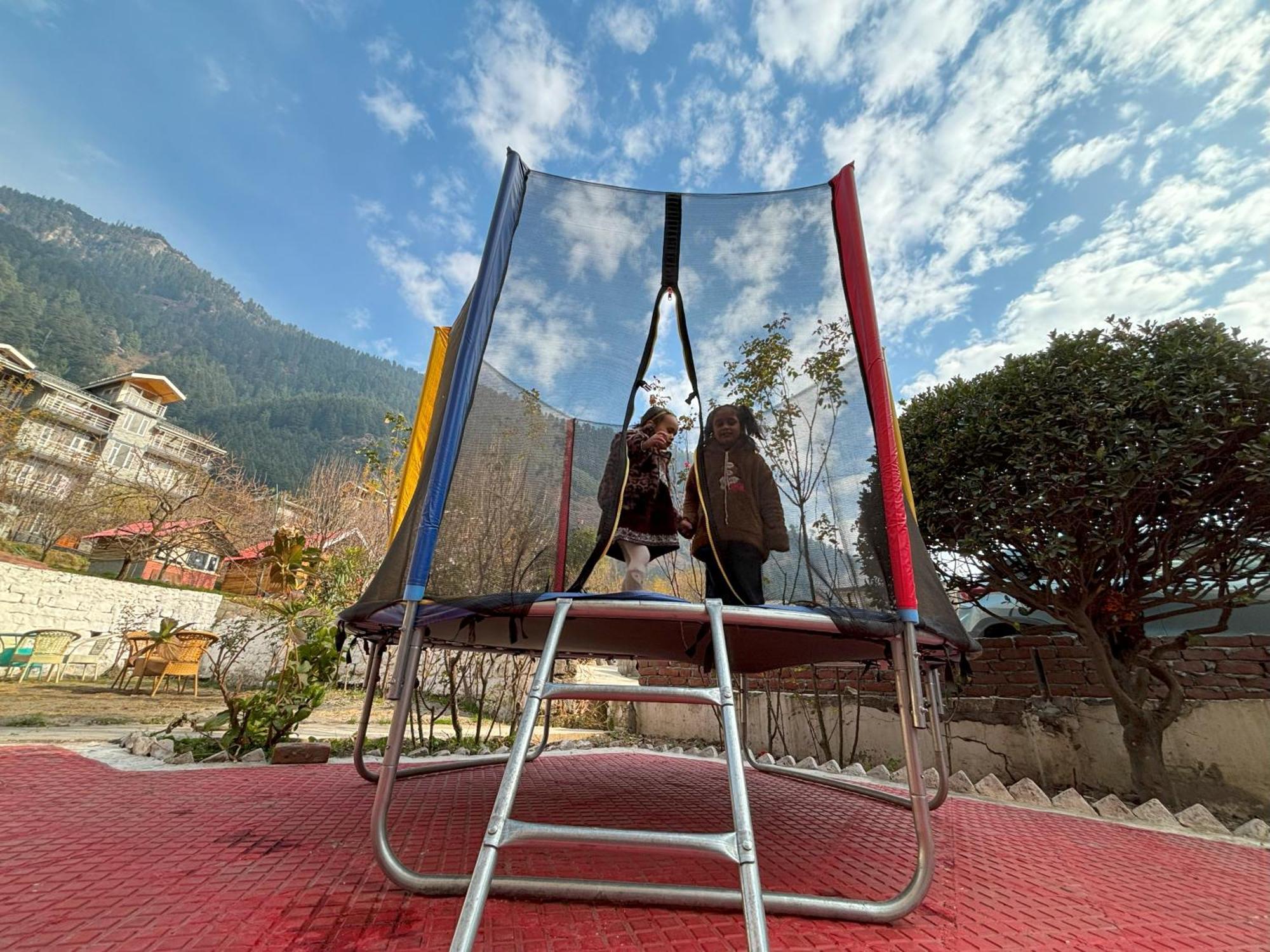 Hill River Resort - Central Heated & Air Cooled - Near Mall Road , Best Property Of Manali 2024- 2025 Exterior photo